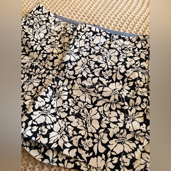 Banana Republic Hampton Fit Shorts - Picture 6 of 11